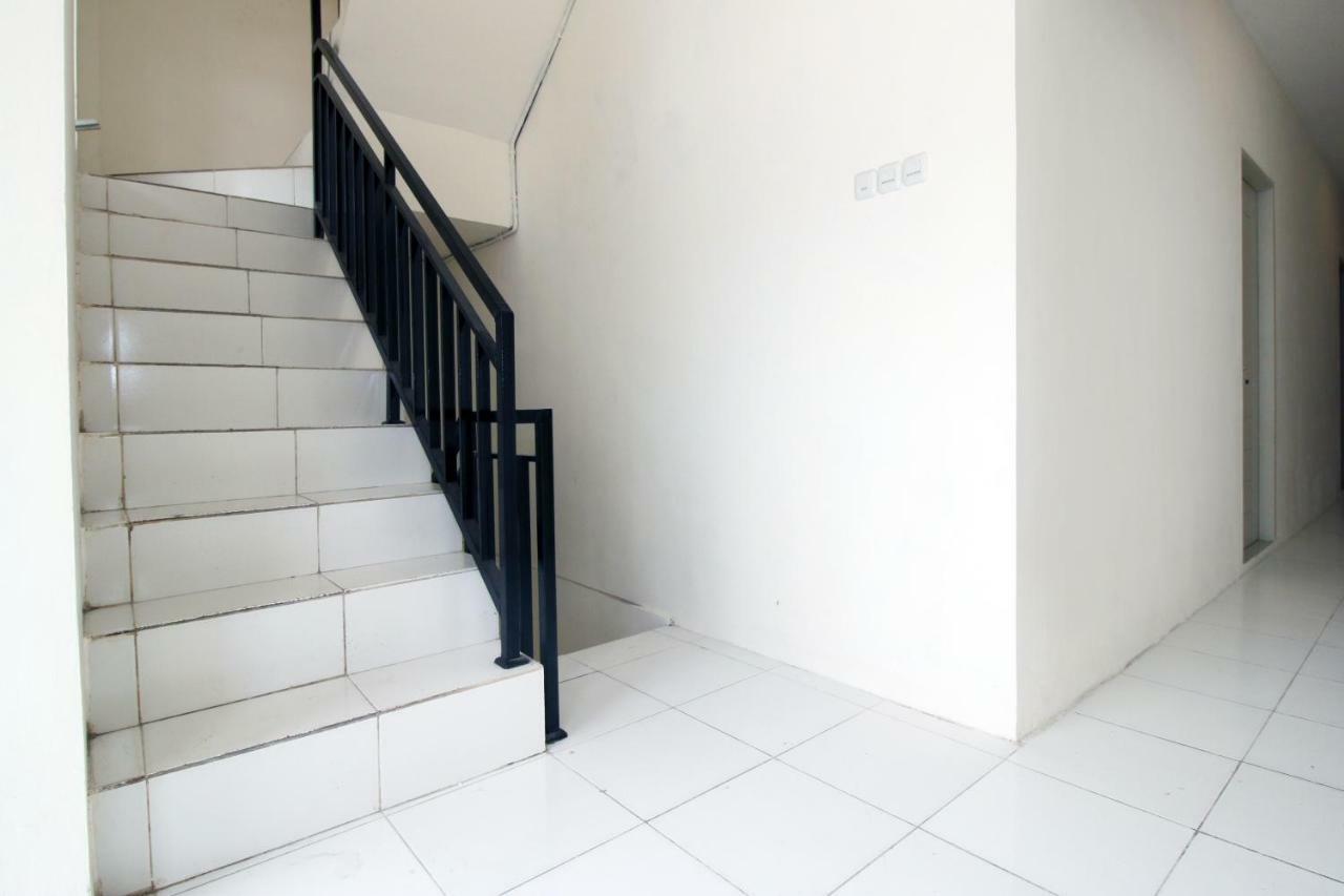 Hostel Kamar Keluarga Kampung Bali III Jakarta Exterior foto